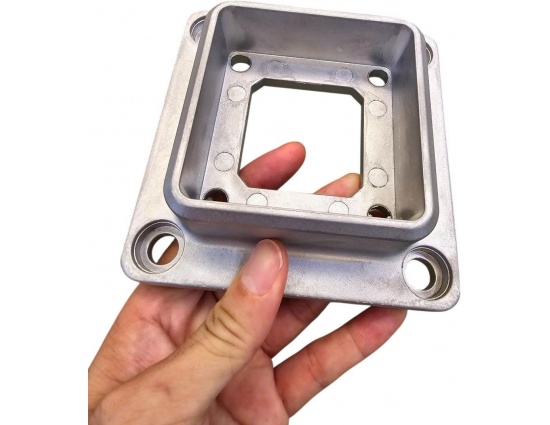 POSTS - CAPS - SKIRTS