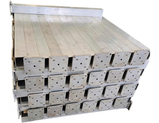 POSTS - CAPS - SKIRTS